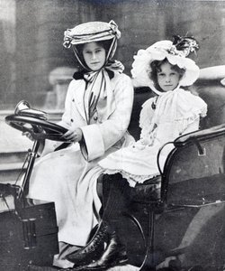 Millicent, duchesse de Sutherland et sa fille à la première réunion du Ladies Automobile Club, 1903 - English Photographer